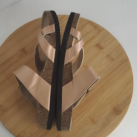 CLIFFS by White Mountain Calis Women's Size 7.5 Rose Gold Slip On Buckle Sandals - Picture 9 of 10